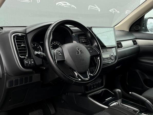 Mitsubishi Outlander III Рестайлинг 2 с пробегом 2017 года, цена 1 820 700 рублей, 156422 км, внедорожник, Автокод Объявления