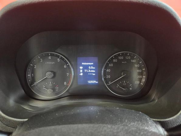 Hyundai Solaris II с пробегом 2018 года, цена 1 245 000 рублей, 122539 км, седан, Автокод Объявления