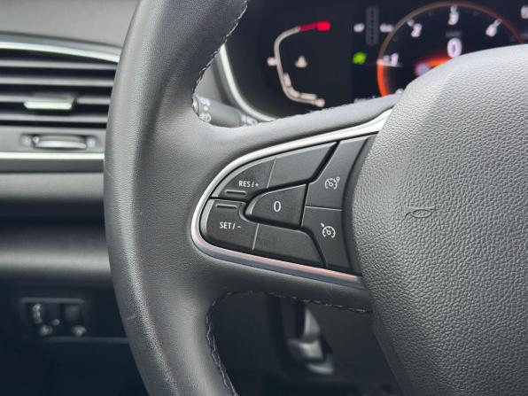 Renault Megane IV Рестайлинг с пробегом 2021 года, цена 1 657 000 рублей, 142207 км, универсал, Автокод Объявления