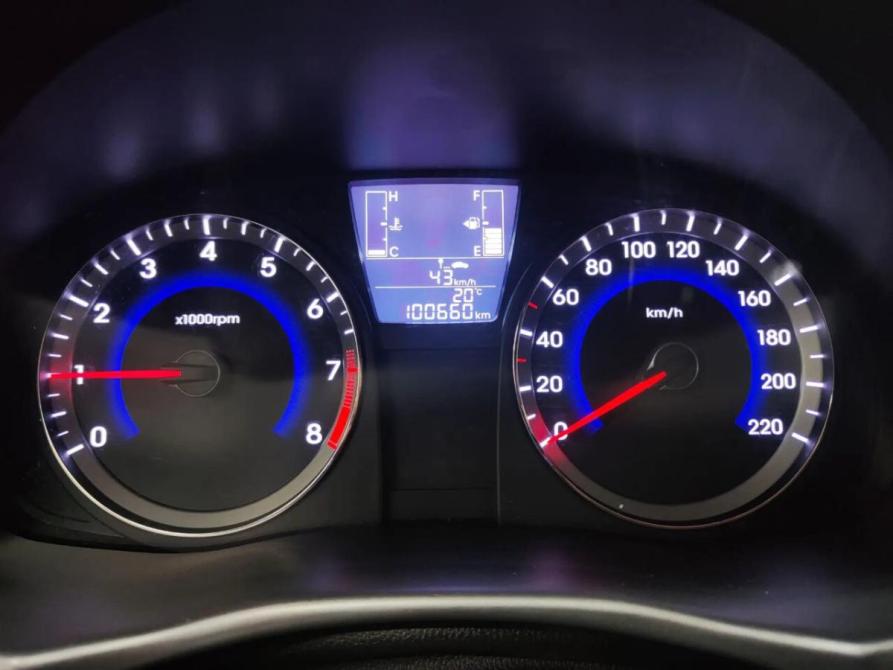 Hyundai Solaris I Рестайлинг Набережные Челны  - изображение 10