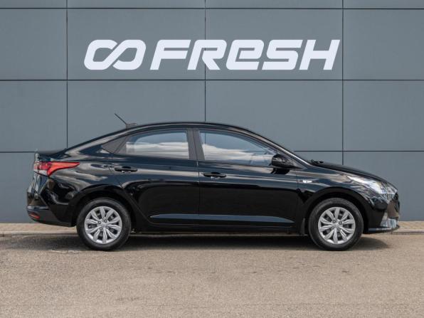 Hyundai Solaris II Рестайлинг с пробегом 2021 года, цена 1 610 000 рублей, 75796 км, седан, Автокод Объявления