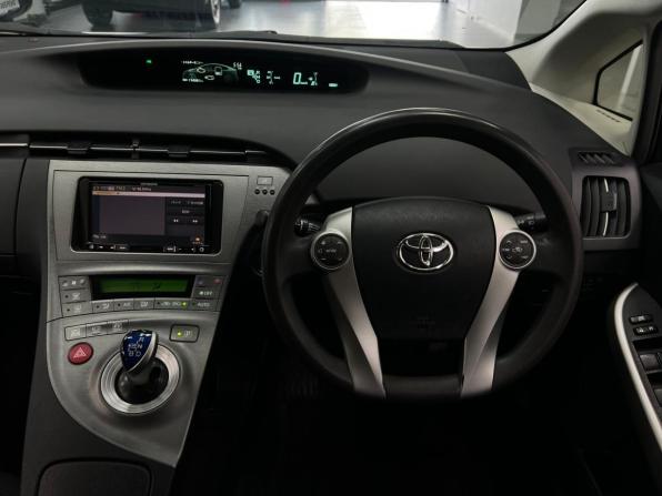 Toyota Prius III Рестайлинг (XW30) с пробегом 2015 года, цена 1 240 000 рублей, 114584 км, лифтбек, Автокод Объявления