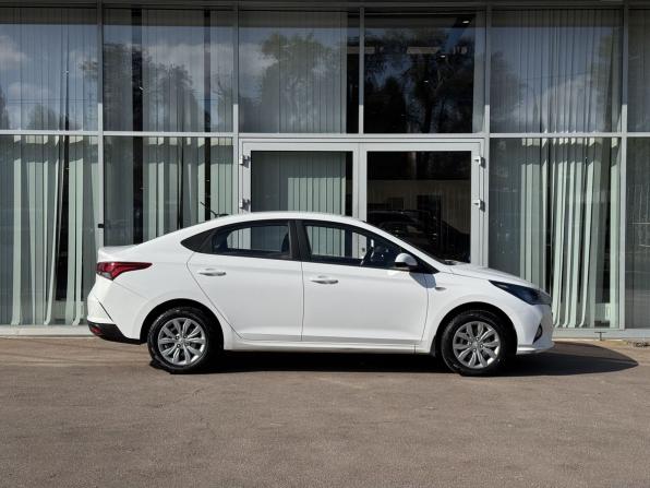 Hyundai Solaris II Рестайлинг с пробегом 2022 года, цена 1 550 000 рублей, 74841 км, седан, Автокод Объявления