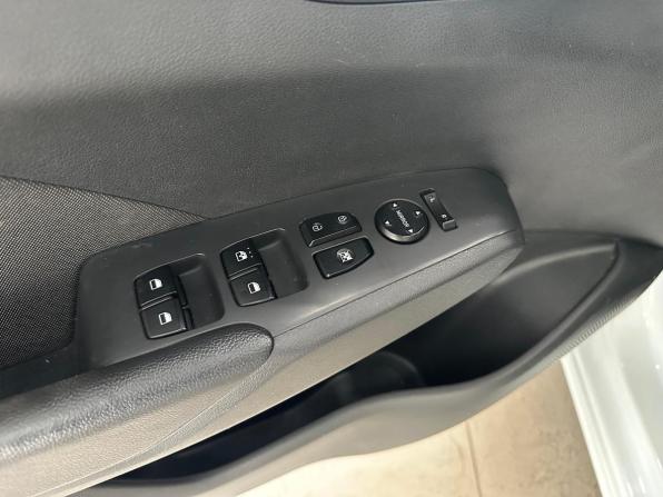 Hyundai Solaris II с пробегом 2018 года, цена 990 000 рублей, 134000 км, седан, Автокод Объявления