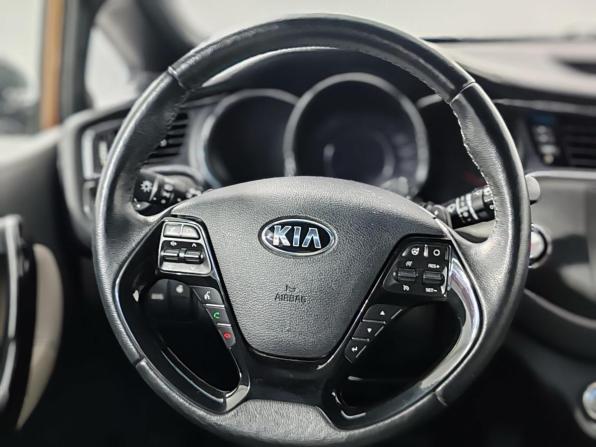 Kia Ceed II Рестайлинг с пробегом 2016 года, цена 1 329 000 рублей, 86513 км, хэтчбек, Автокод Объявления