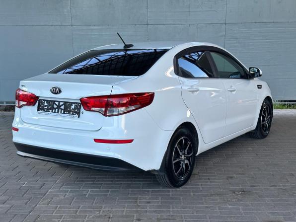 Kia Rio III Рестайлинг с пробегом 2017 года, цена 1 355 000 рублей, 130750 км, седан, Автокод Объявления