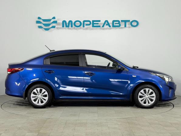 Kia Rio IV Рестайлинг с пробегом 2022 года, цена 1 650 000 рублей, 81597 км, седан, Автокод Объявления