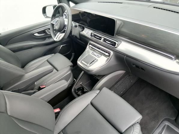 Mercedes-Benz V-Класс III (W447) Рестайлинг 2 с пробегом 2024 года, цена 12 850 000 рублей, 17 км, минивэн, Автокод Объявления
