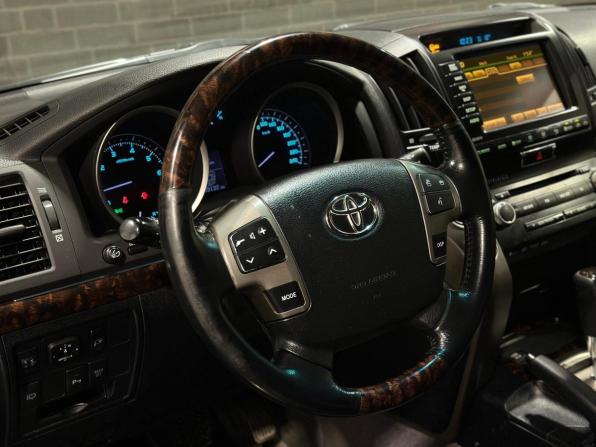 Toyota Land Cruiser 200 Series с пробегом 2011 года, цена 3 700 000 рублей, 269130 км, внедорожник, Автокод Объявления