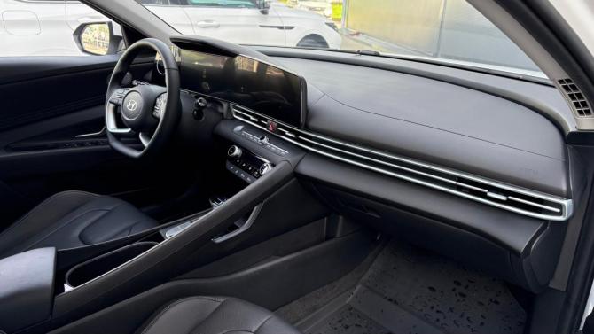 Hyundai Elantra VII (CN7) Рестайлинг с пробегом 2024 года, цена 2 395 000 рублей, 5149 км, седан, Автокод Объявления