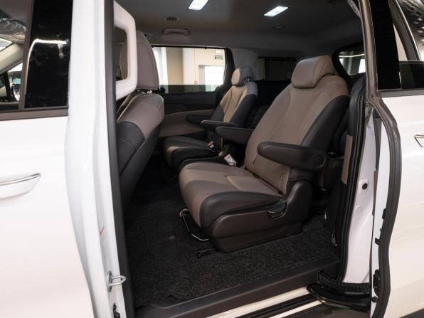 Kia Carnival IV Рестайлинг с пробегом 2025 года, цена 5 600 000 рублей, 12428 км, минивэн, Автокод Объявления