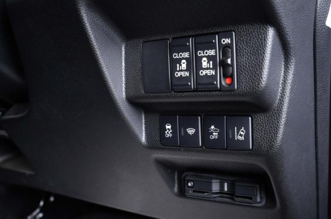 Honda Freed II Рестайлинг с пробегом 2022 года, цена 2 449 000 рублей, 42563 км, компактвэн, Автокод Объявления