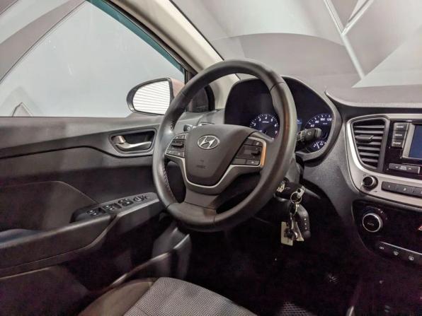 Hyundai Solaris II с пробегом 2018 года, цена 1 175 000 рублей, 121000 км, седан, Автокод Объявления