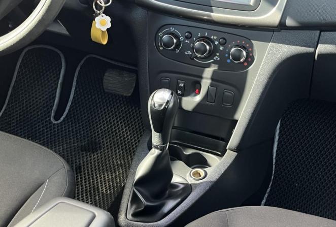 Renault Sandero II с пробегом 2015 года, цена 820 000 рублей, 177812 км, хэтчбек, Автокод Объявления