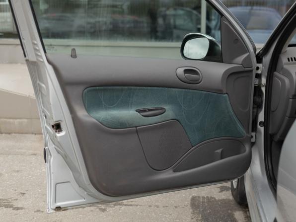 Peugeot 206 с пробегом 2002 года, цена 270 000 рублей, 99213 км, хэтчбек, Автокод Объявления