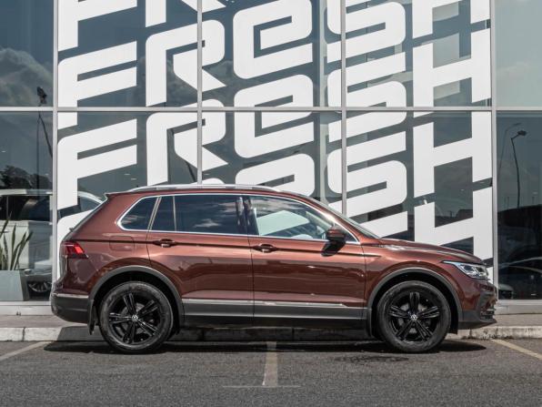 Volkswagen Tiguan II Рестайлинг с пробегом 2021 года, цена 3 140 000 рублей, 53626 км, внедорожник, Автокод Объявления