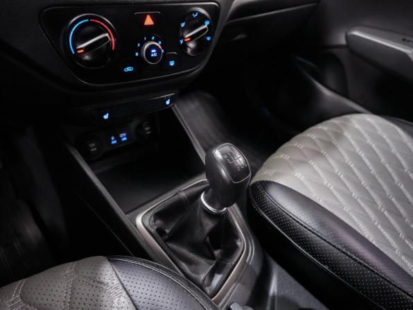 Hyundai Solaris II с пробегом 2018 года, цена 1 080 000 рублей, 160500 км, седан, Автокод Объявления
