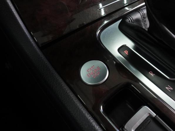 Volkswagen Touareg II с пробегом 2013 года, цена 2 299 000 рублей, 178688 км, внедорожник, Автокод Объявления