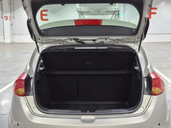 Kia Ceed II с пробегом 2013 года, цена 890 000 рублей, 215577 км, хэтчбек, Автокод Объявления
