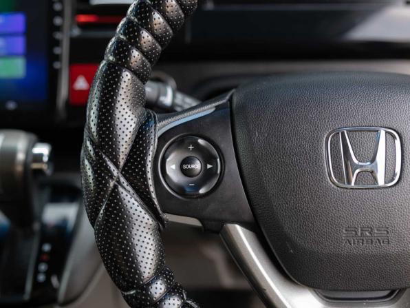 Honda Stepwgn V с пробегом 2015 года, цена 1 720 000 рублей, 108542 км, минивэн, Автокод Объявления