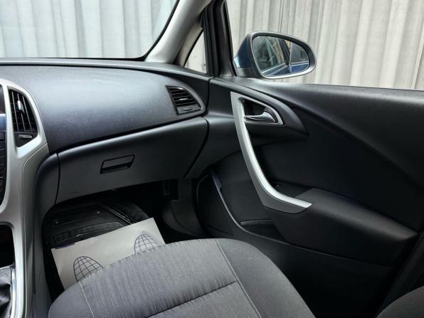 Opel Astra J с пробегом 2012 года, цена 599 000 рублей, 199000 км, хэтчбек, Автокод Объявления