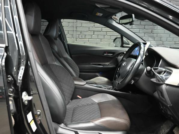 Toyota C-HR I с пробегом 2018 года, цена 2 300 000 рублей, 89382 км, внедорожник, Автокод Объявления
