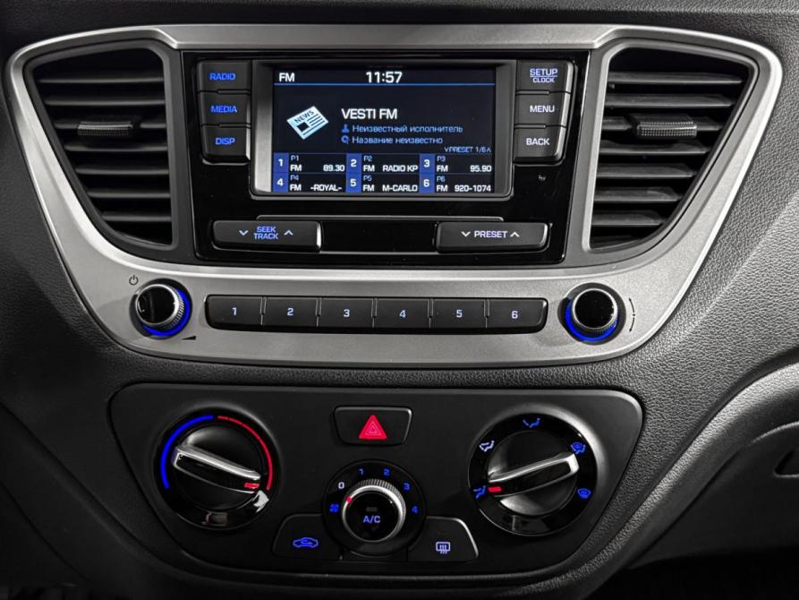 Hyundai Solaris II Санкт-Петербург  - изображение 17