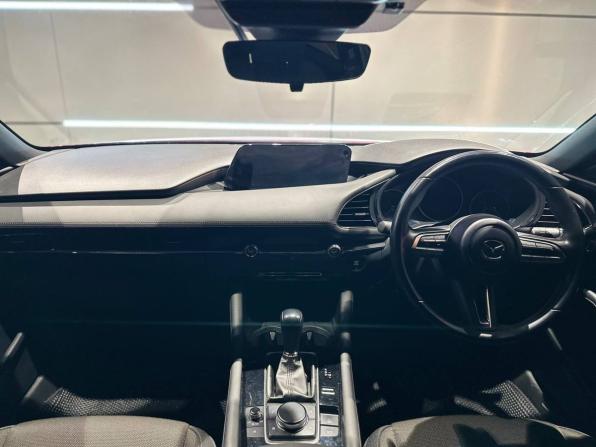 Mazda 3 IV (BP) с пробегом 2021 года, цена 1 885 000 рублей, 43000 км, хэтчбек, Автокод Объявления