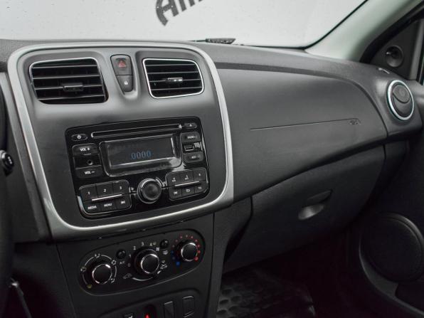 Renault Logan II с пробегом 2018 года, цена 970 000 рублей, 71149 км, седан, Автокод Объявления