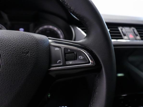 Skoda Octavia III (A7) Рестайлинг с пробегом 2017 года, цена 1 780 000 рублей, 167280 км, лифтбек, Автокод Объявления