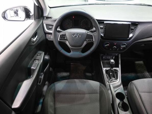Hyundai Solaris II с пробегом 2017 года, цена 1 029 900 рублей, 108000 км, седан, Автокод Объявления