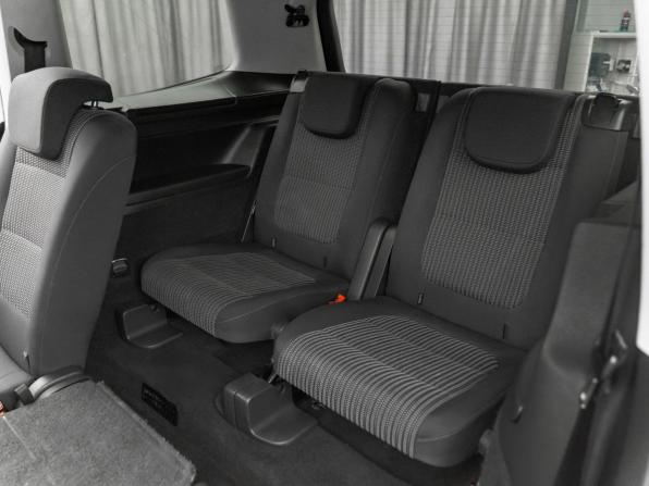 SEAT Alhambra II Рестайлинг с пробегом 2015 года, цена 1 360 000 рублей, 225219 км, минивэн, Автокод Объявления