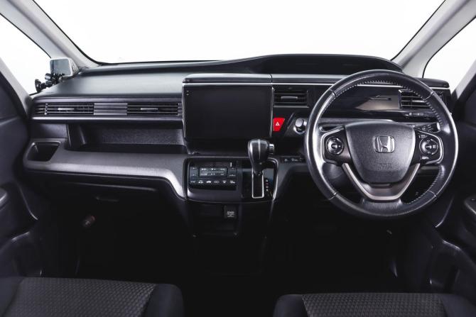 Honda Stepwgn V с пробегом 2017 года, цена 2 119 000 рублей, 106000 км, минивэн, Автокод Объявления