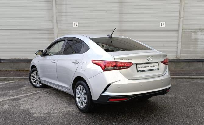 Hyundai Solaris II Рестайлинг с пробегом 2022 года, цена 1 239 000 рублей, 161322 км, седан, Автокод Объявления