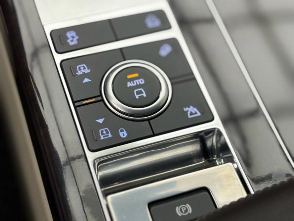 Land Rover Range Rover IV Рестайлинг с пробегом 2018 года, цена 5 549 000 рублей, 241626 км, внедорожник, Автокод Объявления