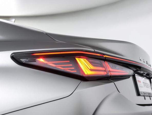 Lexus ES VII Рестайлинг 2 с пробегом 2025 года, цена 5 270 000 рублей, 7200 км, седан, Автокод Объявления