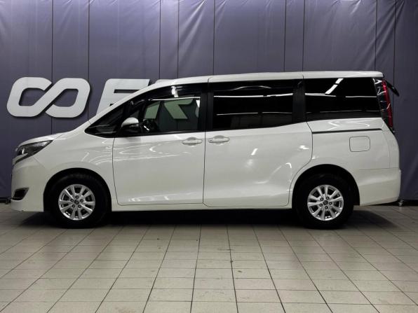 Toyota Noah III (R80) Рестайлинг с пробегом 2017 года, цена 1 949 000 рублей, 162000 км, минивэн, Автокод Объявления
