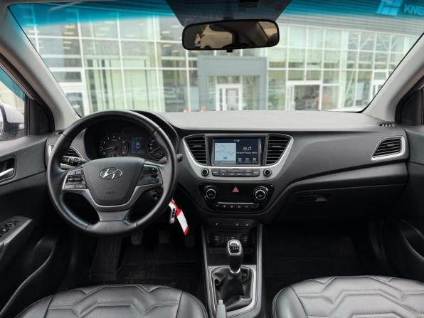 Hyundai Solaris II с пробегом 2017 года, цена 1 250 000 рублей, 164209 км, седан, Автокод Объявления