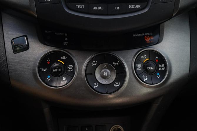 Toyota RAV4 III (XA30) Рестайлинг с пробегом 2012 года, цена 1 350 000 рублей, 233516 км, внедорожник, Автокод Объявления