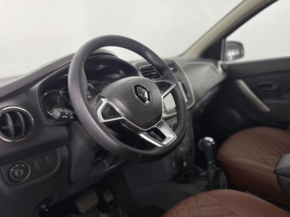 Renault Sandero II Рестайлинг с пробегом 2021 года, цена 1 455 000 рублей, 62870 км, хэтчбек, Автокод Объявления