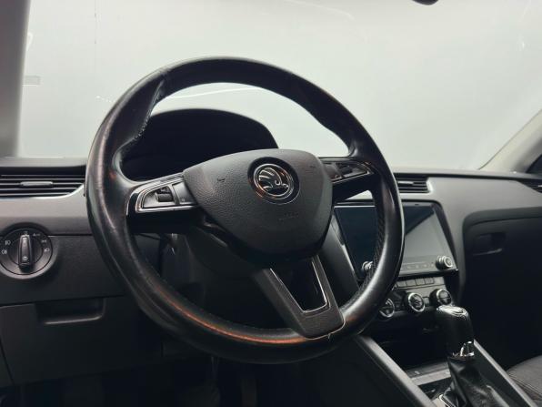 Skoda Octavia III (A7) Рестайлинг с пробегом 2017 года, цена 1 815 000 рублей, 262951 км, лифтбек, Автокод Объявления