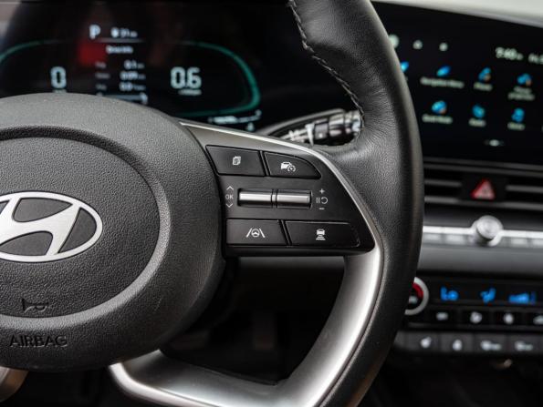 Hyundai Elantra VII (CN7) Рестайлинг с пробегом 2023 года, цена 2 059 000 рублей, 45957 км, седан, Автокод Объявления