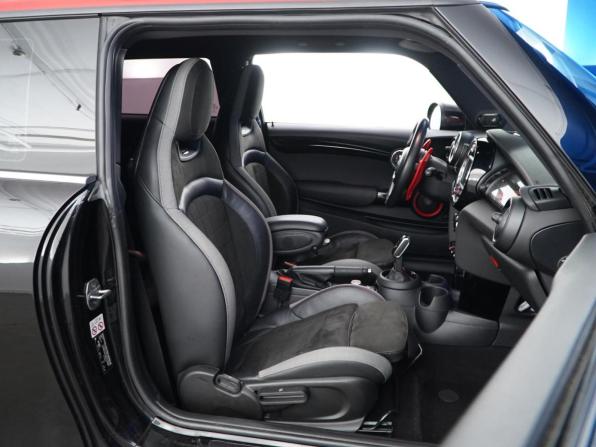 Mini Hatch III (F55/F56) Рестайлинг с пробегом 2019 года, цена 2 498 053 рубля, 125940 км, хэтчбек, Автокод Объявления