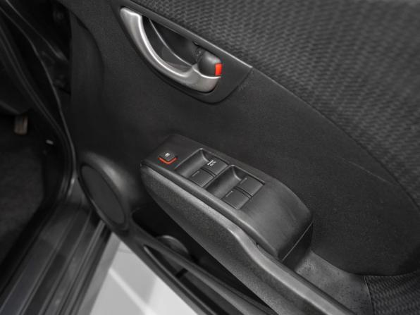 Honda Fit II с пробегом 2013 года, цена 940 000 рублей, 95392 км, хэтчбек, Автокод Объявления