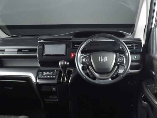 Honda Stepwgn V Рестайлинг с пробегом 2021 года, цена 2 794 995 рублей, 43534 км, минивэн, Автокод Объявления