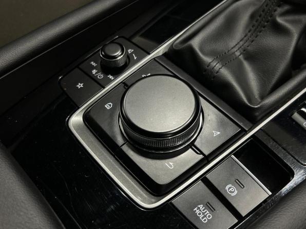 Mazda 3 IV (BP) с пробегом 2022 года, цена 1 935 000 рублей, 32165 км, хэтчбек, Автокод Объявления