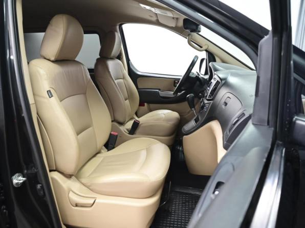 Hyundai H-1 II Рестайлинг 2 с пробегом 2018 года, цена 2 884 000 рублей, 116515 км, минивэн, Автокод Объявления