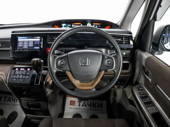 Honda Stepwgn V с пробегом 2015 года, цена 1 685 500 рублей, 106519 км, минивэн, Автокод Объявления