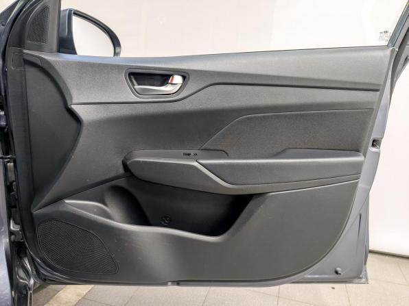 Hyundai Solaris II Рестайлинг с пробегом 2021 года, цена 1 715 000 рублей, 30505 км, седан, Автокод Объявления