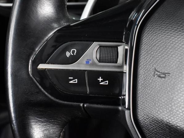 Peugeot 3008 II с пробегом 2017 года, цена 1 700 000 рублей, 186146 км, внедорожник, Автокод Объявления